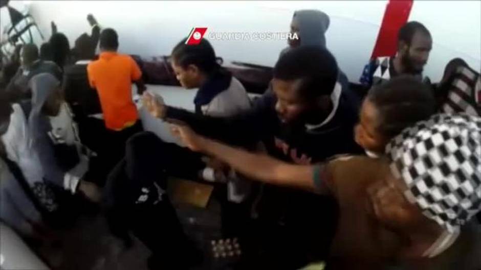 Salvini desafía a Europa al amenazar con devolver a Libia los 177 inmigrantes rescatados por su Guardia Costera