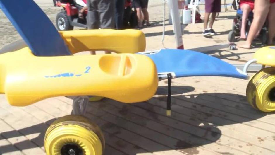 Valencia apuesta por el baño adaptado en sus playas