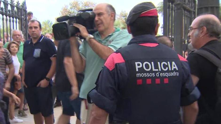 Agreden en la Ciutadella a un cámara de Telemadrid al confundirlo con TV3