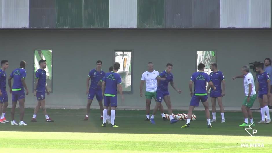 Entrenamiento del Betis pensando en el derbi