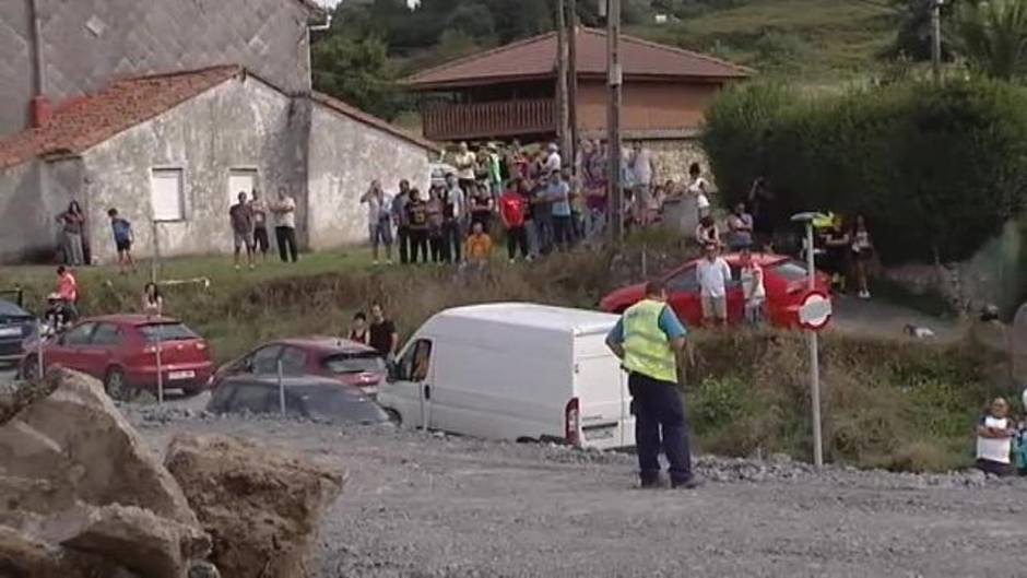 Fallecen cinco personas y 16 resultan heridas en un brutal accidente de autobús en Avilés