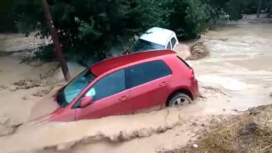 La lluvia anega la localidad granadina de Riofrío