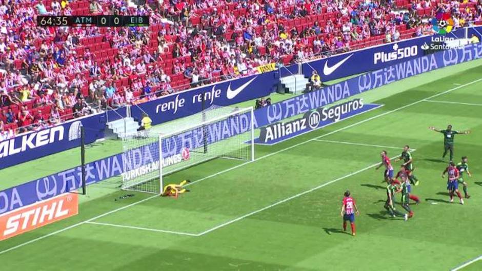 Arbilla la manda al larguero en el Atlético de Madrid 1 - 1 Eibar