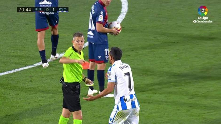 Expulsión de Juanmi en el Huesca 0-1 Real Sociedad