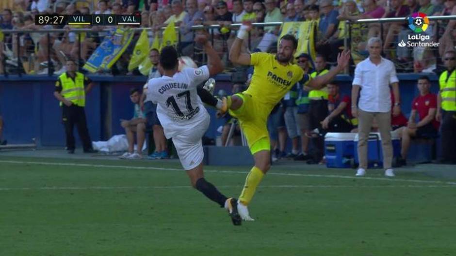 Dura entrada de Mario Gaspar a Coquelin en el Villarreal 0-0 Valencia