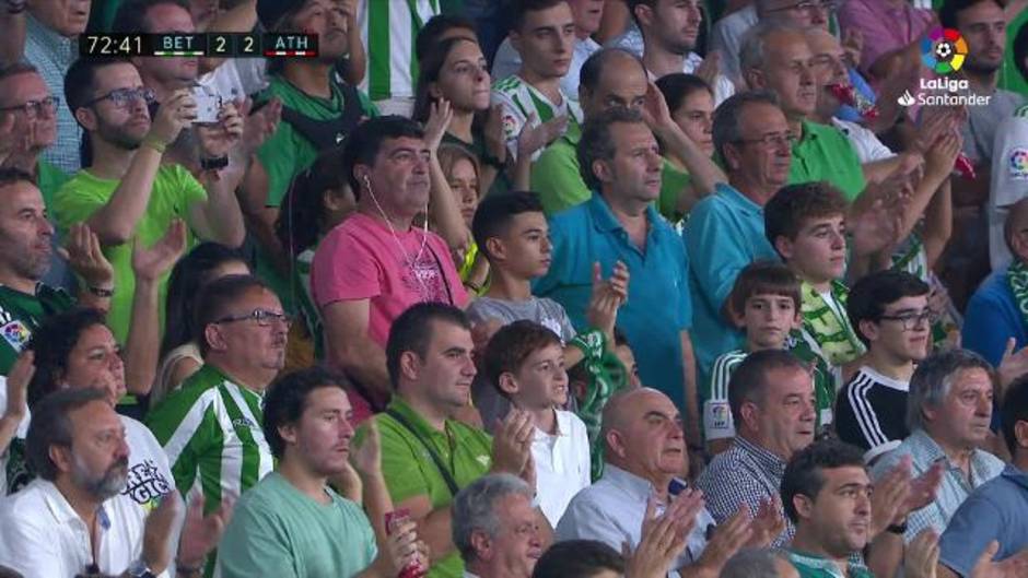 Ovación a Beñat en el Benito Villamarín en el Betis 2-2 Athletic