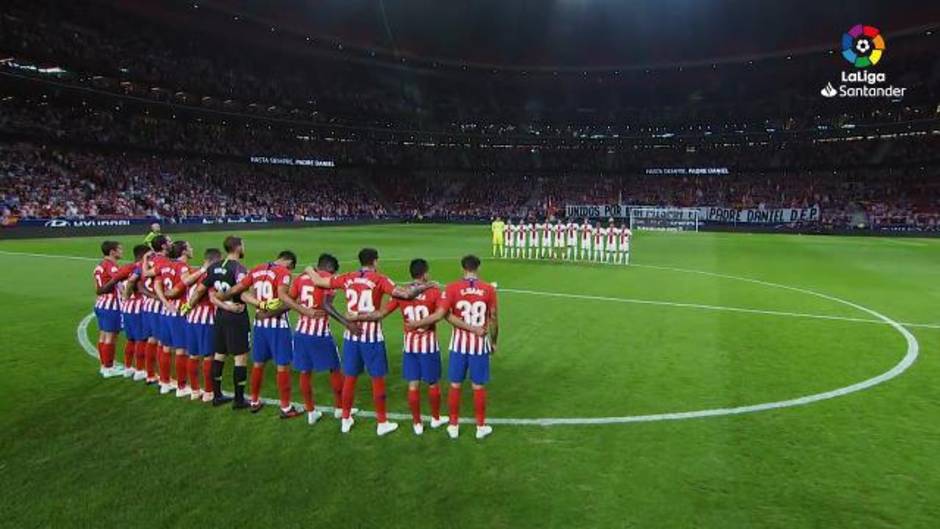 Minuto de silencio antes del Atlético-Huesca