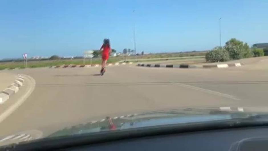 Localizado el conductor del patinete que circulaba por la autovía