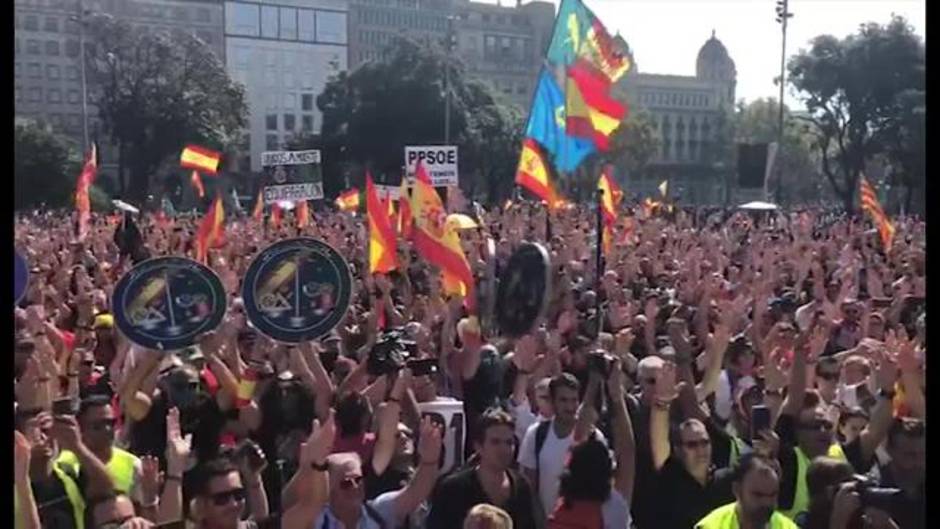 Policías se manifiestan en Barcelona por la equiparación salarial