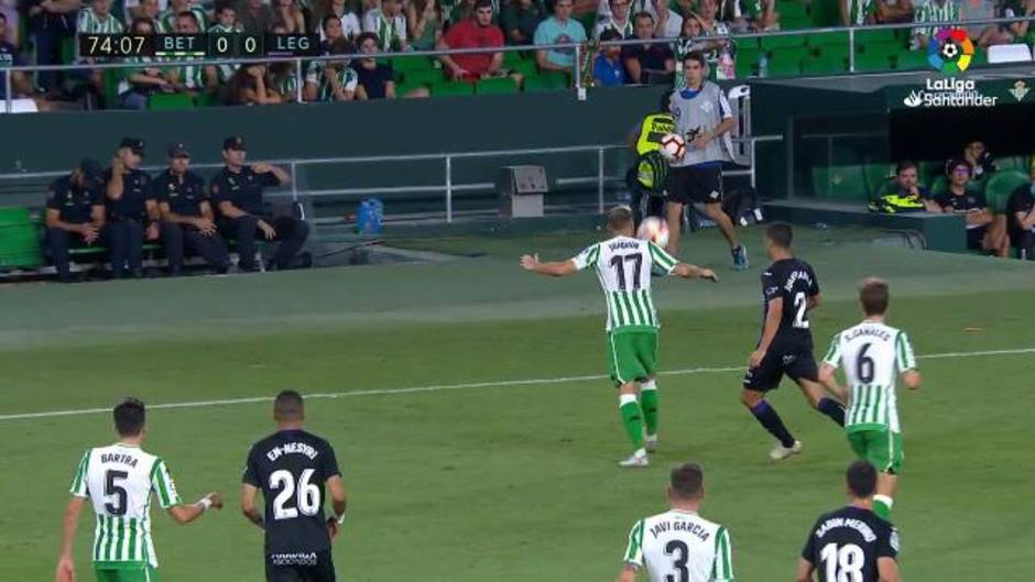 El genial control de Joaquín en el Betis 1 - 0 Leganés