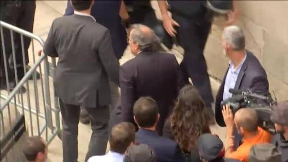 Torra saluda a los estudiantes que se han manifestado hoy para pedir la república catalana