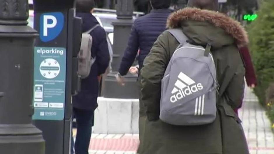 "Padres helicóptero" o cómo sobreproteger (peligrosamente) a los hijos