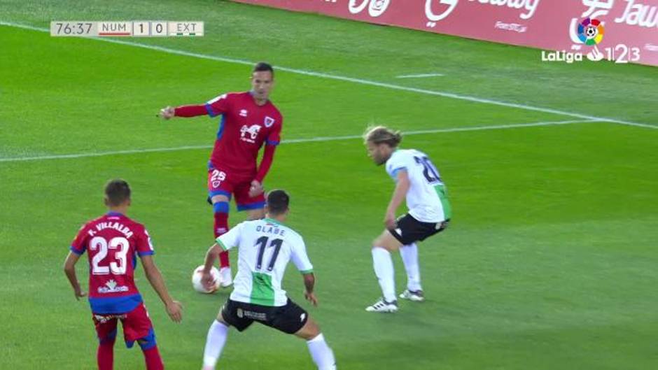 Penalti fallado de Unai Medina en el Numancia 1-0 Extremadura