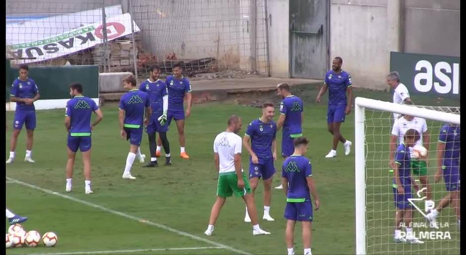 Joaquín inicia con el grupo la última sesión del Betis