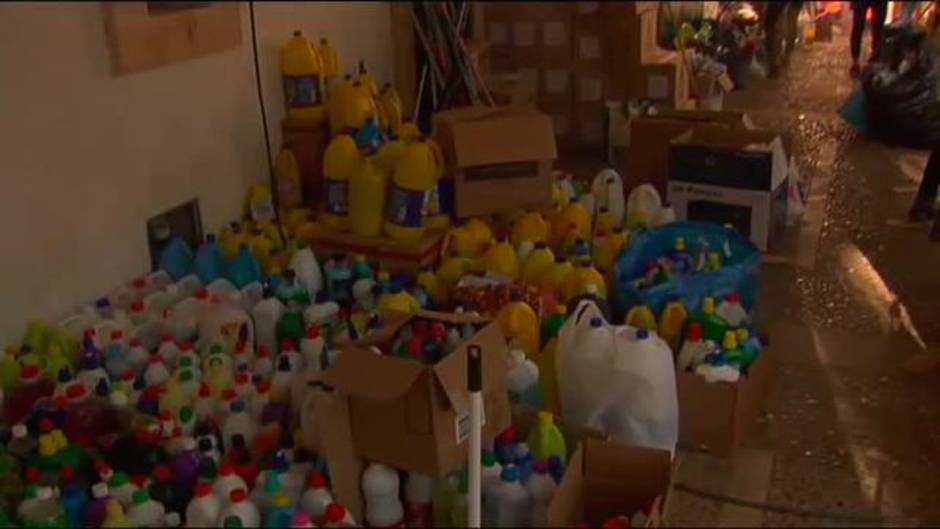 Miles de voluntarios limpian San Llorenç