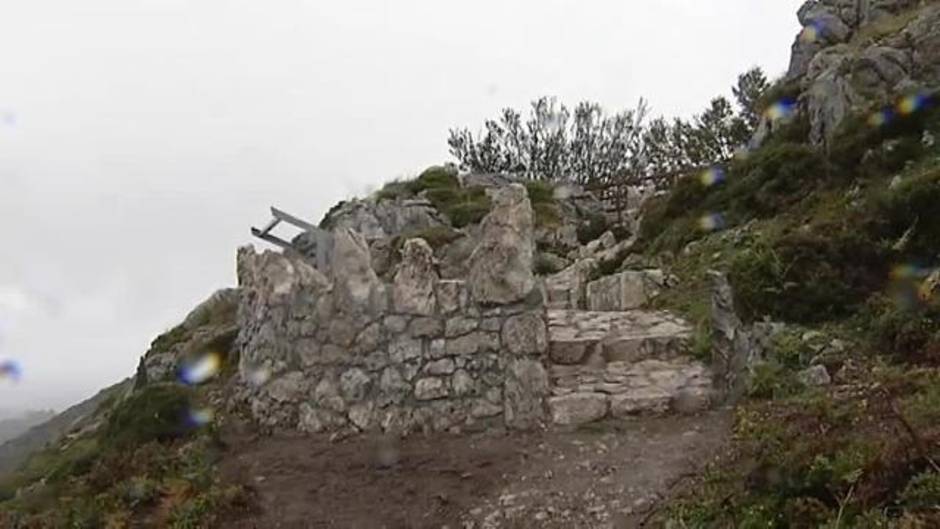 Unos vándalos causan daños al Mirador de la Princesa, en los lagos de Covandonga