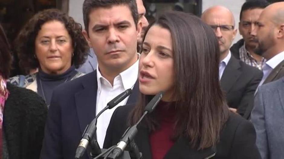 Arrimadas acusa a Sánchez de dar privilegios a los independentistas en prisión para seguir en Moncloa