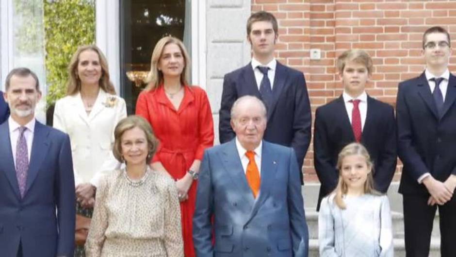 Nuevo posado de la Familia Real al completo por el cumpleaños de la reina Sofía