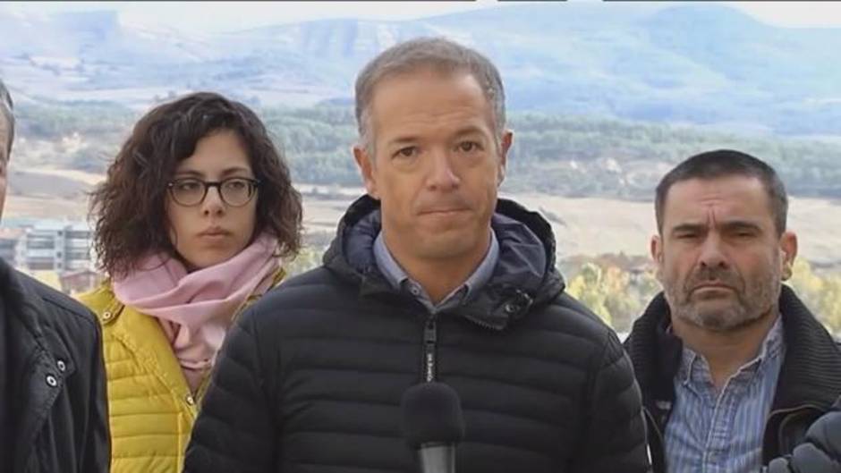 Gil: "La derecha 'aznarizada' trae dos dóberman atados de la mano"