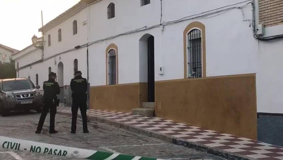 Encuentran el cadáver de un hombre con un fuerte golpe en la cabeza dentro de su vivienda en Gerena