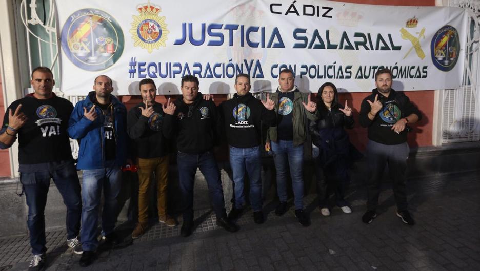 Protestas de funcionarios de prisiones y agentes antes del acto de Grande-Marlaska