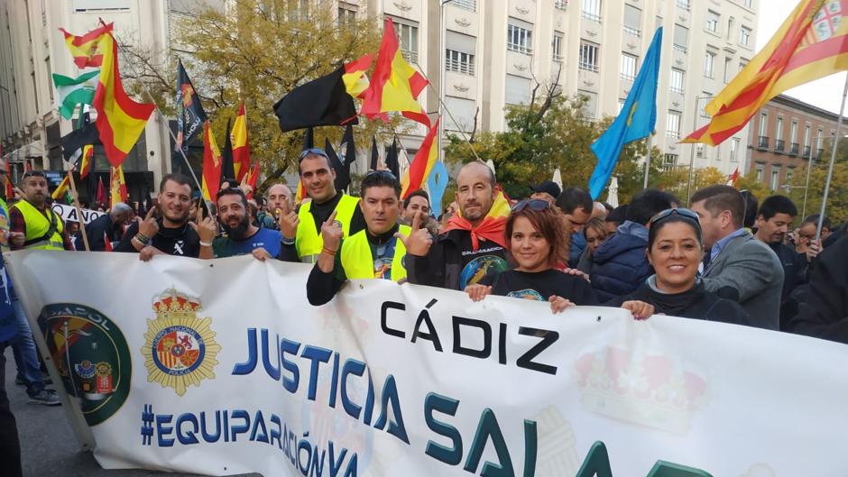 Fiesta azul y verde desde Cádiz a la puerta del Congreso