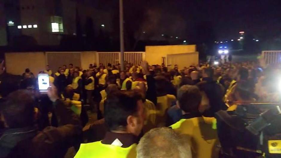 Concentración de taxistas frente a la sede de RTVE