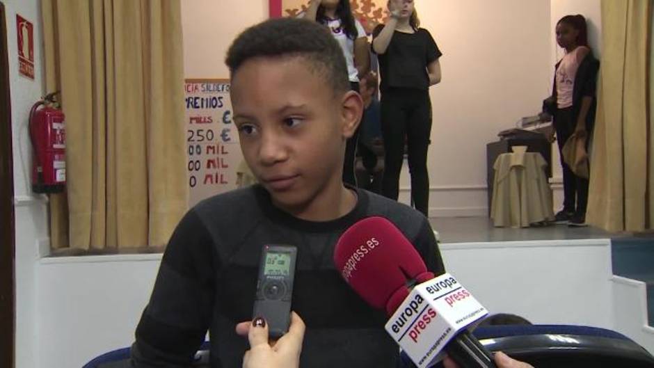 Los niños de San Ildefonso ya calientan sus gargantas