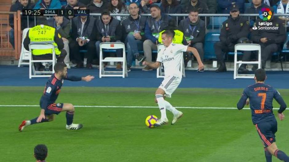 Regate de Lucas Vázquez que deja sentado a Gayá en el Real Madrid 2-0 Valencia