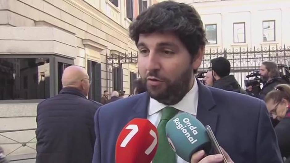 López Miras dice que defender la Constitución es "respaldar y proteger la igualdad"