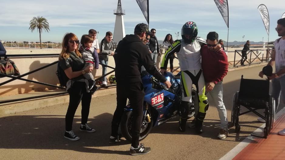 Pilotar una moto en circuito desde la silla de ruedas