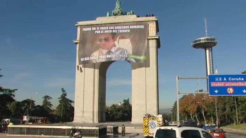 Greenpeace pide a Sánchez que no se pase los derechos humanos "por el arco del triunfo"