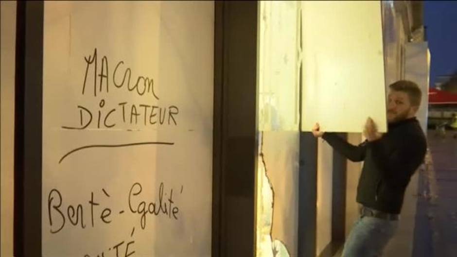 Las protestas de los 'chalecos amarillos' resienten la economía francesa