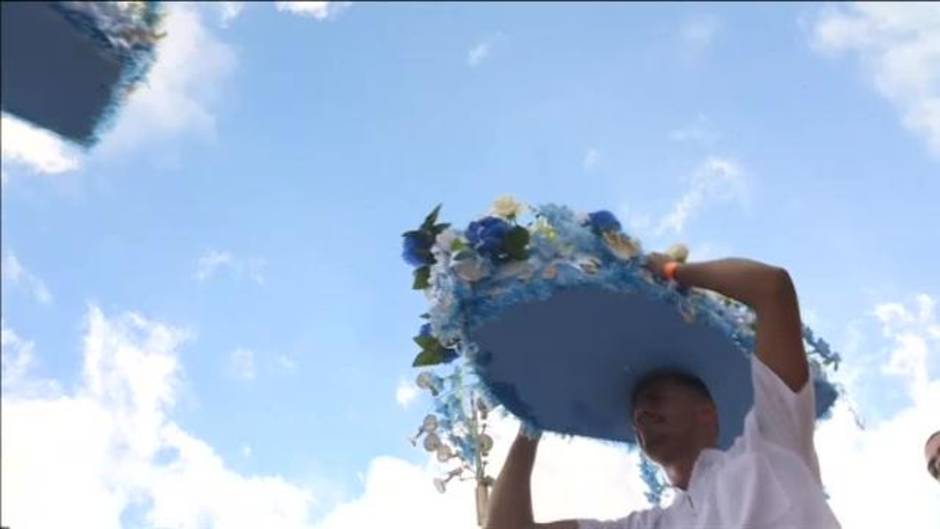 Cientos de fieles rinden homenaje en Copacabana a Yemanja, la reina afro-brasileña del mar