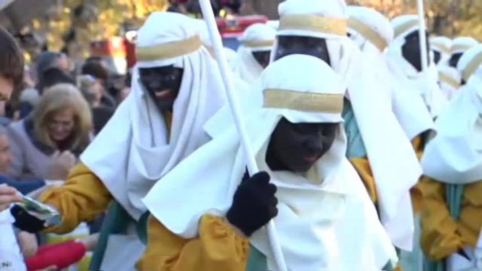 Un colectivo denuncia que pintarse la cara de negro en las cabalgatas de Reyes es racista