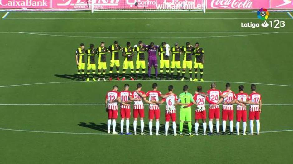 Un minuto de silencio en el Almería 2-0 Mallorca