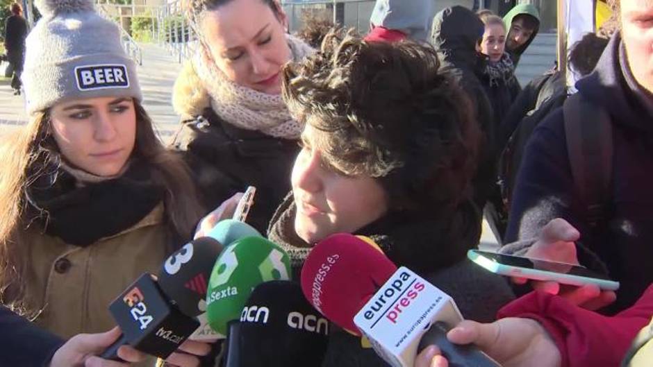 Jóvenes se concentran en apoyo a los detenidos de Arran