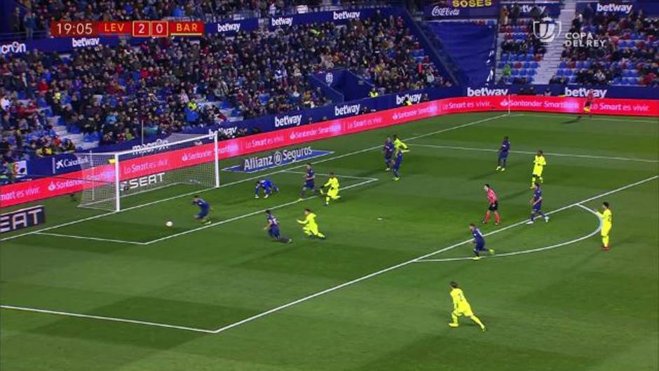 Las paradas de Aitor Fernández en el Levante 2-1 Barcelona