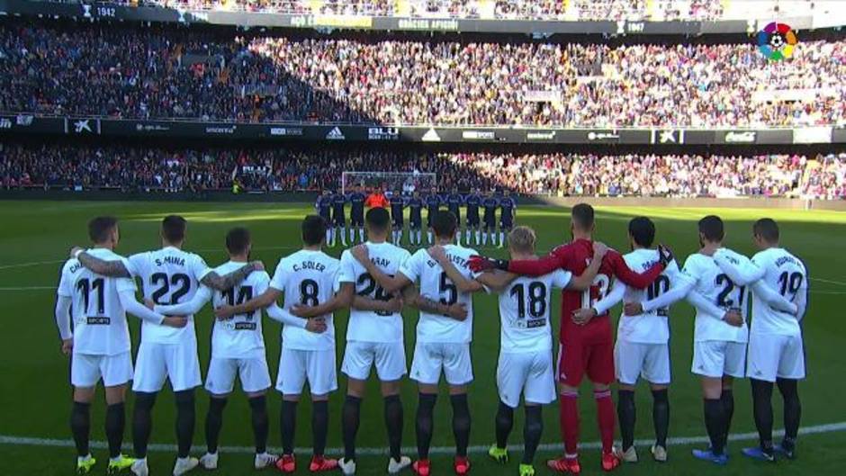 Minuto de silencio en Mestalla previo al Valencia-Valladolid