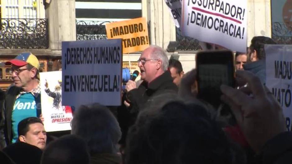 Venezolanos se concentran en Madrid contra Nicolás Maduro