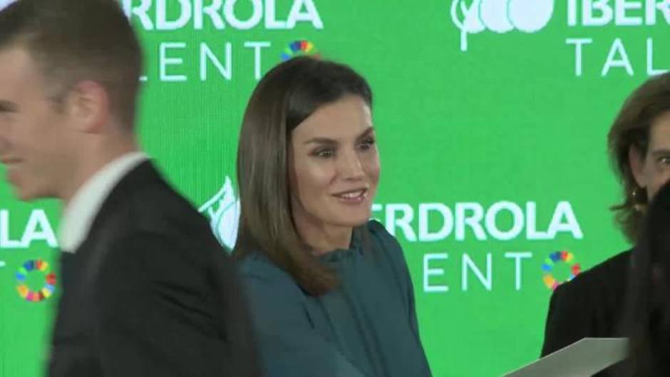 La Reina Letizia vuelve a confiar en Zara para terminar enero