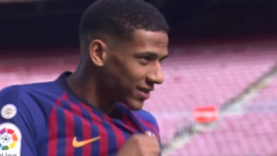 El Barça presenta al central francés Jean-Clair Todibo