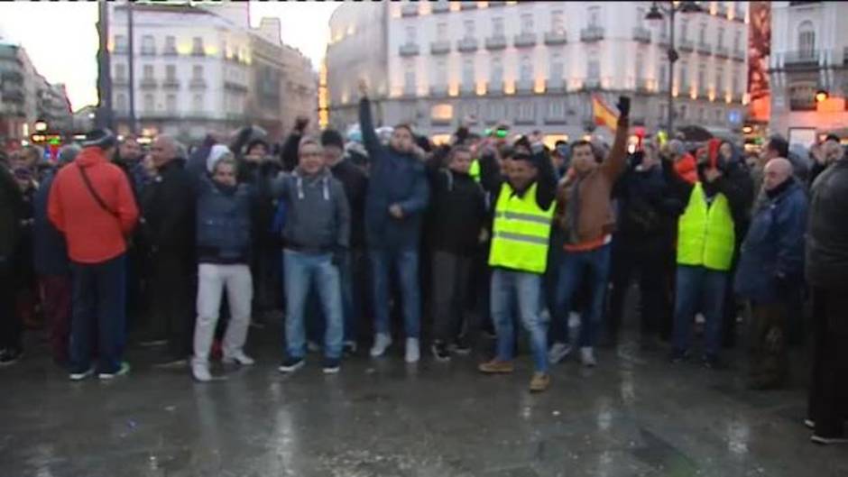 Los taxistas se concentran en la Puerta del Sol de Madrid