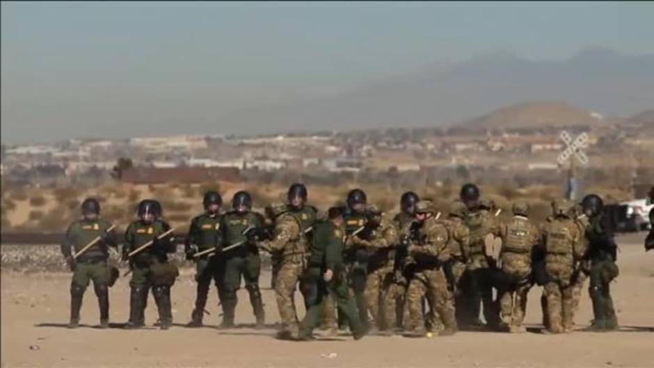 Simulacros de la policía estadounidense en la frontera mexicana ante una futura caravana migrante