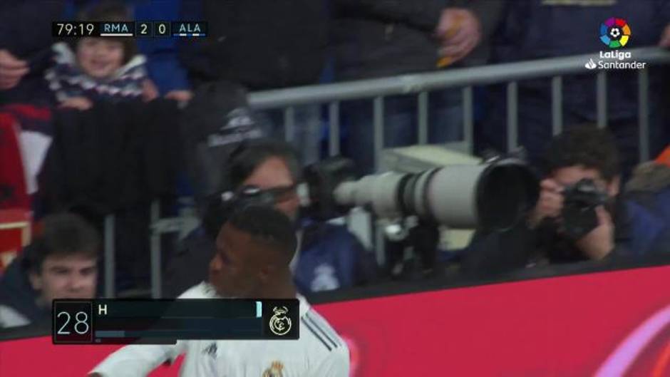 Gol de Vinicius (2-0) en el Real Madrid 3-0 Alavés