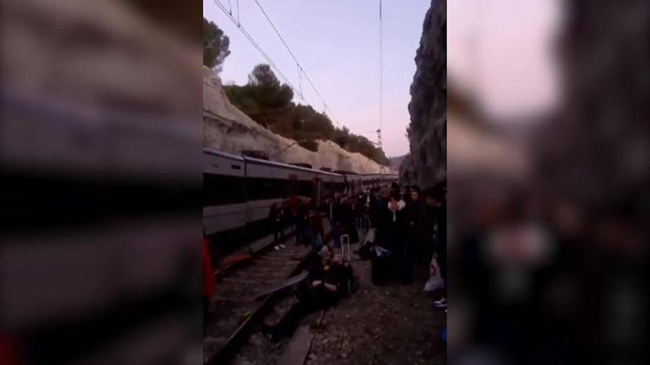 Un muerto y varios heridos graves por el choque de dos trenes en Barcelona