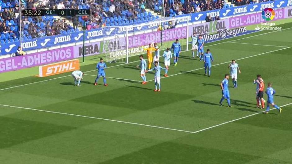 Penalti de Hugo Mallo a Arambarri en el Getafe 3-1 Celta