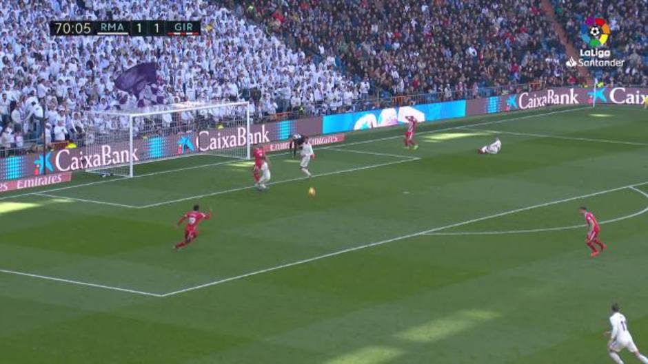 Remate al palo de Portu en el Real Madrid 1-2 Girona