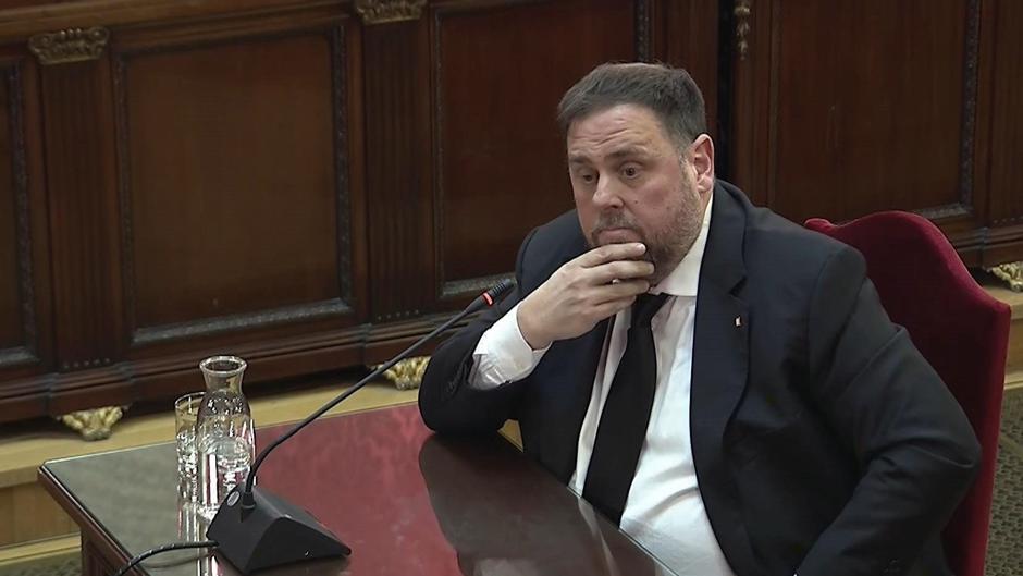 Junqueras se compara con Sócrates y Pérez-Reverte se lo reprocha