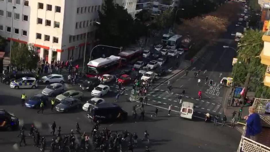 la Policía evitó los intentos de pelea entre los ultras de la Lazio y el Sevilla